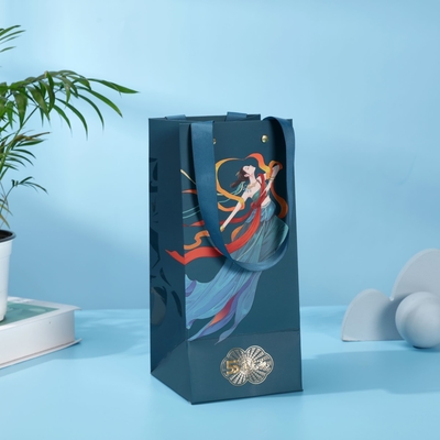 شراء شعار مخصص حقيبة ورقية فاخرة مع مقبض لتقديم هدايا ملابس الشاي العطر online manufacture